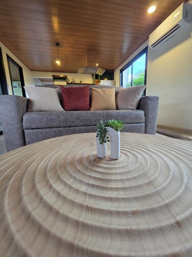 Tropical Retreat Home w/ Pool & Hot tub close to La Fortuna