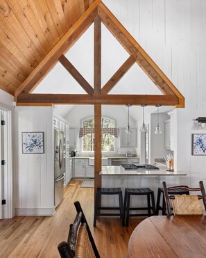 Fridge, microwave, oven, stovetop - Quiet Kiawah Marsh Escape (Kiawah Island)