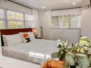 Room - Walk to Las Olas, sleeps 8 with beautiful pool and backyard!!! (Fort Lauderdale)