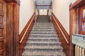 Interior - Prime Location • Trails & River • A/C (Salida)