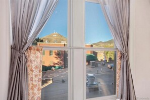 Interior - Prime Location • Trails & River • A/C (Salida)
