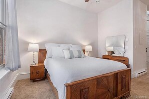 Iron/ironing board, free WiFi, bed sheets - Prime Location • Trails & River • A/C (Salida)