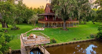 Riverfront, HotTub, BoatRamp, Deck, Sleeps 24