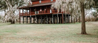 Riverfront, HotTub, BoatRamp, Deck, Sleeps 24