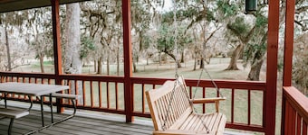 Riverfront, HotTub, BoatRamp, Deck, Sleeps 24