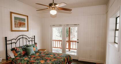 Riverfront, HotTub, BoatRamp, Boat Deck, Sleeps 24