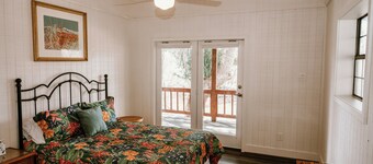 Riverfront, HotTub, BoatRamp, Deck, Sleeps 24