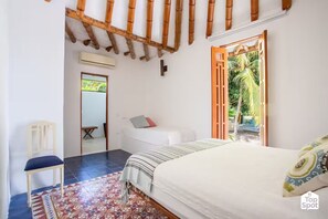 Iron/ironing board, WiFi - Cozy 4-bedroom house in tranquil Ricaurte with AC (Apulo)