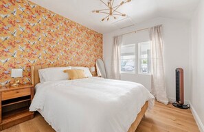 2 bedrooms, desk, iron/ironing board, WiFi