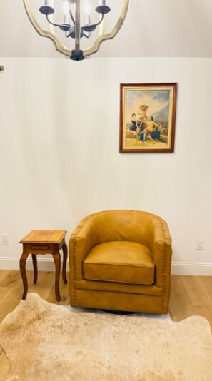 Interior - Discover Hudson CharmHouse,where Hudson's sophistication and historic charm meet (Hudson)