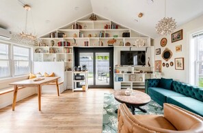 Living area - Discover Hudson CharmHouse,where Hudson's sophistication and historic charm meet (Hudson)