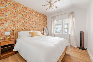2 bedrooms, desk, iron/ironing board, WiFi