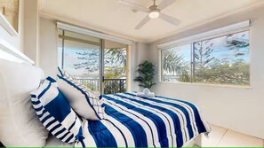 2 bedrooms, iron/ironing board, WiFi, bed sheets - Hampton Beachside Apartment (Biggera Waters)