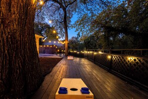 Terrace/patio - Dallas Retreat 4BR 2.5BA Family Friendly /Pool & Hot Tub/Game Room/Bishop Arts (Dallas)
