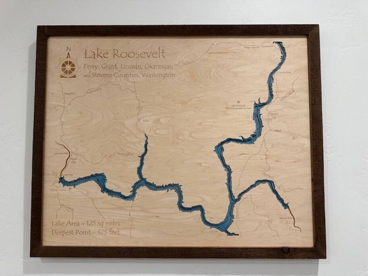 Mapa enmarcado del Lago Roosevelt, que incluye los condados de Ferry, Grant, Lincoln, Okanogan y Stevens, Washington.