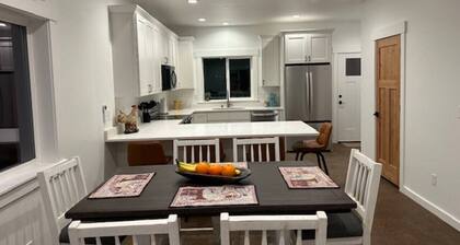 The Dam Lakehouse B, Fishing & Boating Basecamp