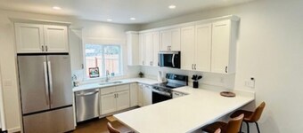 The Dam Lakehouse A, Fishing & Boating Basecamp