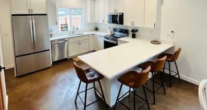 The Dam Lakehouse A, Fishing & Boating Basecamp