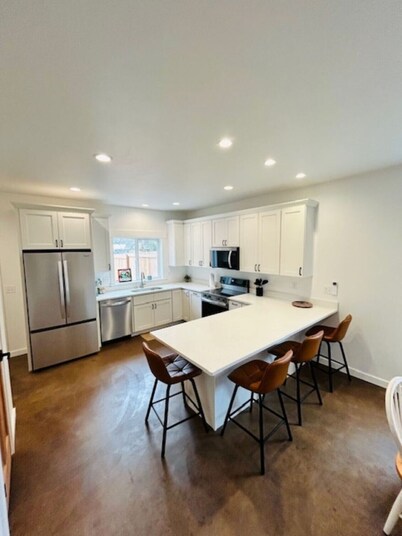 The Dam Lakehouse A, Fishing & Boating Basecamp