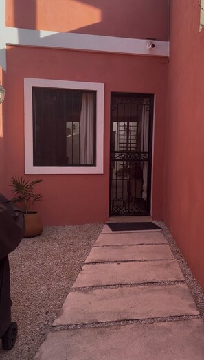 Exterior detail - Casa Bélanger (Mérida)