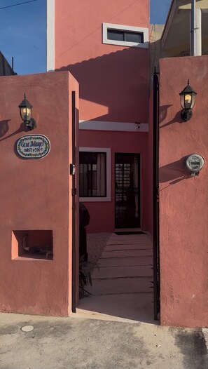 Exterior detail - Casa Bélanger (Mérida)