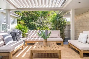Terrace/patio - Our Happy Place, Byron Bay - Pool & Hot Tub (Byron Bay)