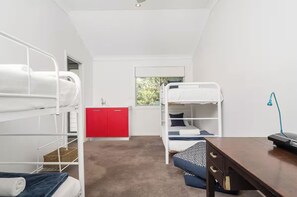 4 bedrooms, iron/ironing board, WiFi, bed sheets - Our Happy Place, Byron Bay - Pool & Hot Tub (Byron Bay)
