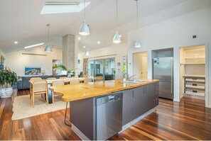 Dining - Our Happy Place, Byron Bay - Pool & Hot Tub (Byron Bay)