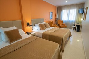 Chambre Triple, vue cour intérieure