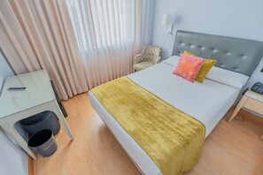 Enkeltrom | Safe på rommet, skrivebord, strykejern/-brett og wi-fi (inkludert)