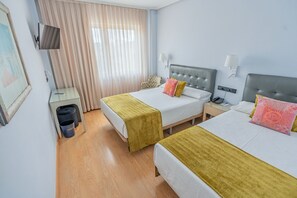 Double or Twin Room | In-room safe, desk, iron/ironing board, free WiFi - Hotel Sancho (Madrid)