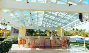 Outdoor dining - Luxury Golf View Villa @ Four Seasons Bahia Beach Resort (Rio Grande)