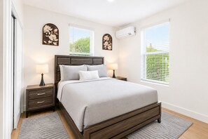 2 bedrooms, WiFi, bed sheets - Charming 2 Bed Suite • Convention & Bathhouse Row (Hot Springs)