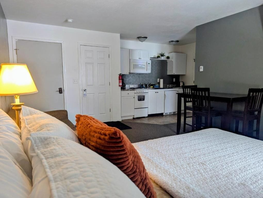 Deluxe Suite | Free WiFi