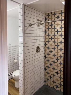 Standard Double Room | Bathroom - Scotty's Motel (Munising)