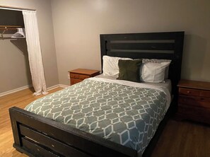 6 Schlafzimmer, Schreibtisch, Bügeleisen/Bügelbrett, kostenloses WLAN