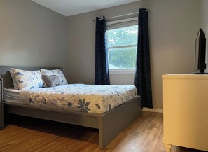 6 bedrooms, desk, iron/ironing board, free WiFi - 6BR Group Stay Near KC World Cup & Arrowhead (Liberty)