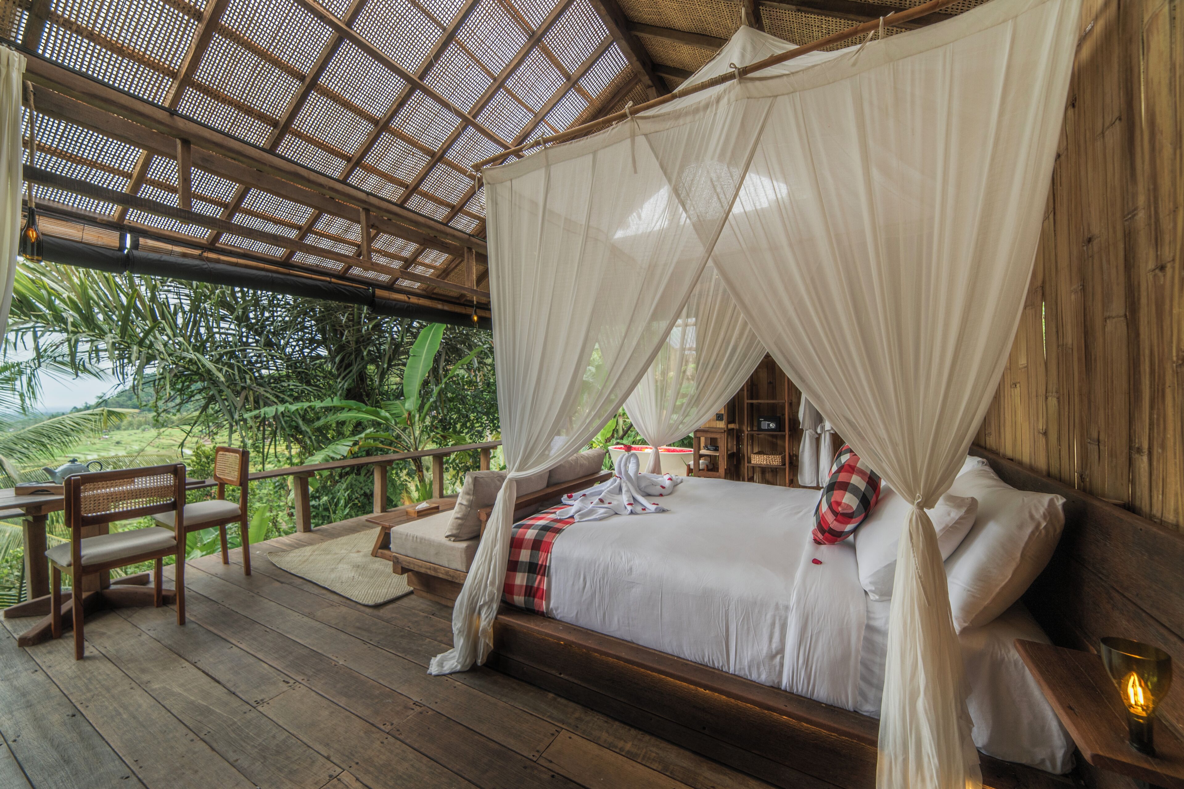 Luksushuvila, näköala mäelle