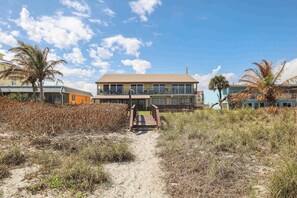 Exterior - Oceanfront Quiet Beach + Rocket Launches (Cocoa Beach)