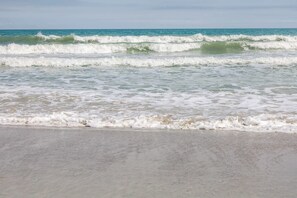 On the beach - Oceanfront Quiet Beach + Rocket Launches (Cocoa Beach)