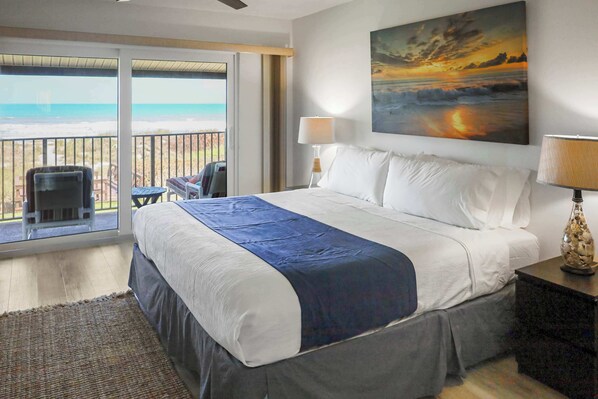 2 bedrooms, WiFi, bed sheets - Oceanfront Quiet Beach + Rocket Launches (Cocoa Beach)