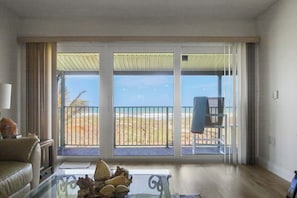 Interior - Oceanfront Quiet Beach + Rocket Launches (Cocoa Beach)