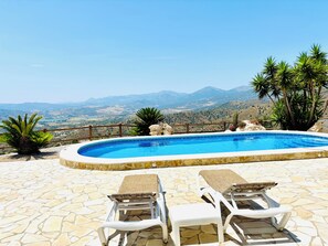 Pool - Casa Lucía with beautiful views (CANILLAS DE ACEITUNO)