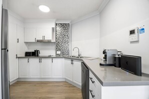 Fridge, microwave, stovetop, dishwasher - Rare 4BR Ground Floor Exclusive Apt (Mooloolaba)