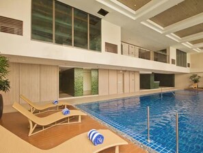 Pool - Sunlit Makati Escape w/ Balcony Views (Makati)
