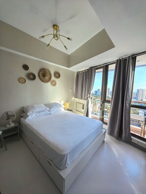 1 habitación, tabla de planchar con plancha, wifi gratis y ropa de cama 