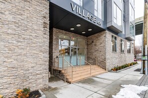 Exterior detail - Blueground | The Village, fitness center, nr Liberty State Park (Jersey City)