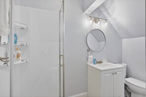 Hair dryer - 1BD-Reading Nook-Extended Stays (Des Moines)