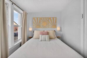 Iron/ironing board, WiFi, bed sheets - 1BD-Reading Nook-Extended Stays (Des Moines)