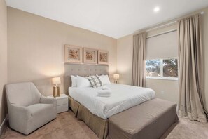 Room - 4 BR Home w Resort Amenities  3 MI to Disney (Kissimmee)